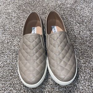 Steve Madden Ecentrcq grey shoes